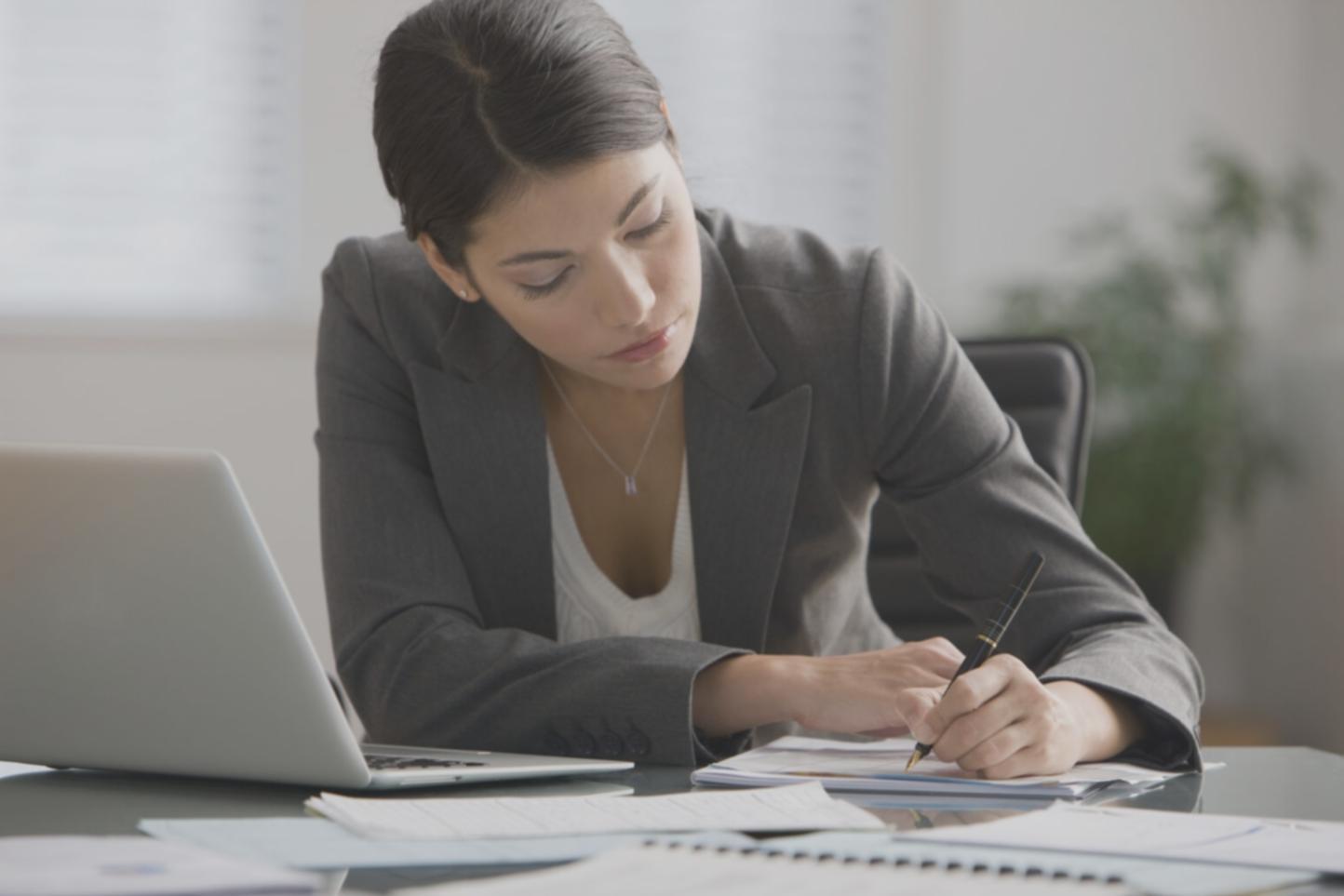 SEO araçlarını kullanan öğrenci ekranı